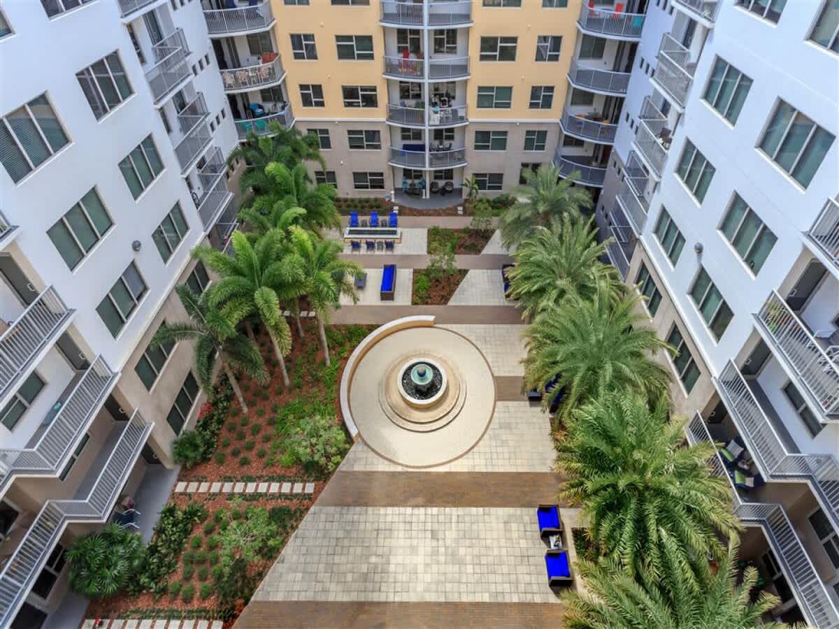 1 BR Luxury Living, Central Downtown St. Pete