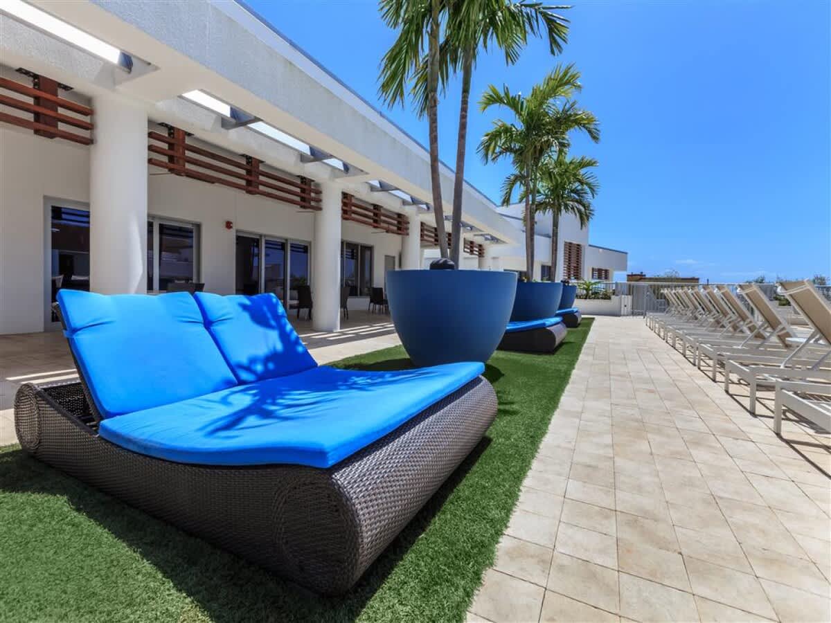 1 BR Luxury Living, Central Downtown St. Pete