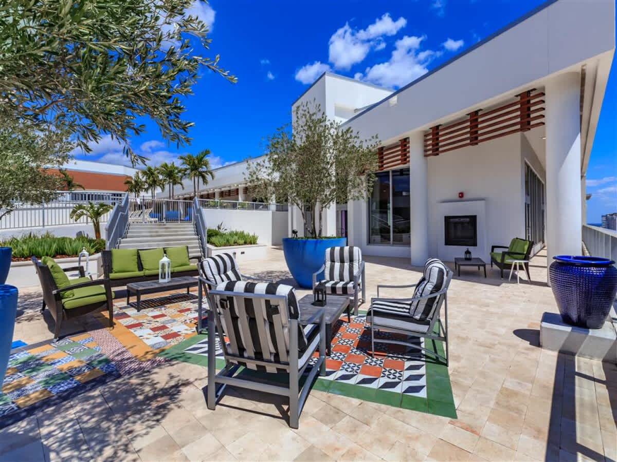 1 BR Luxury Living, Central Downtown St. Pete