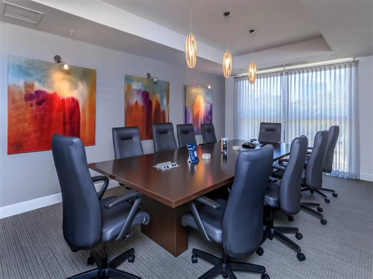 1 BR Luxury Living, Central Downtown St. Pete