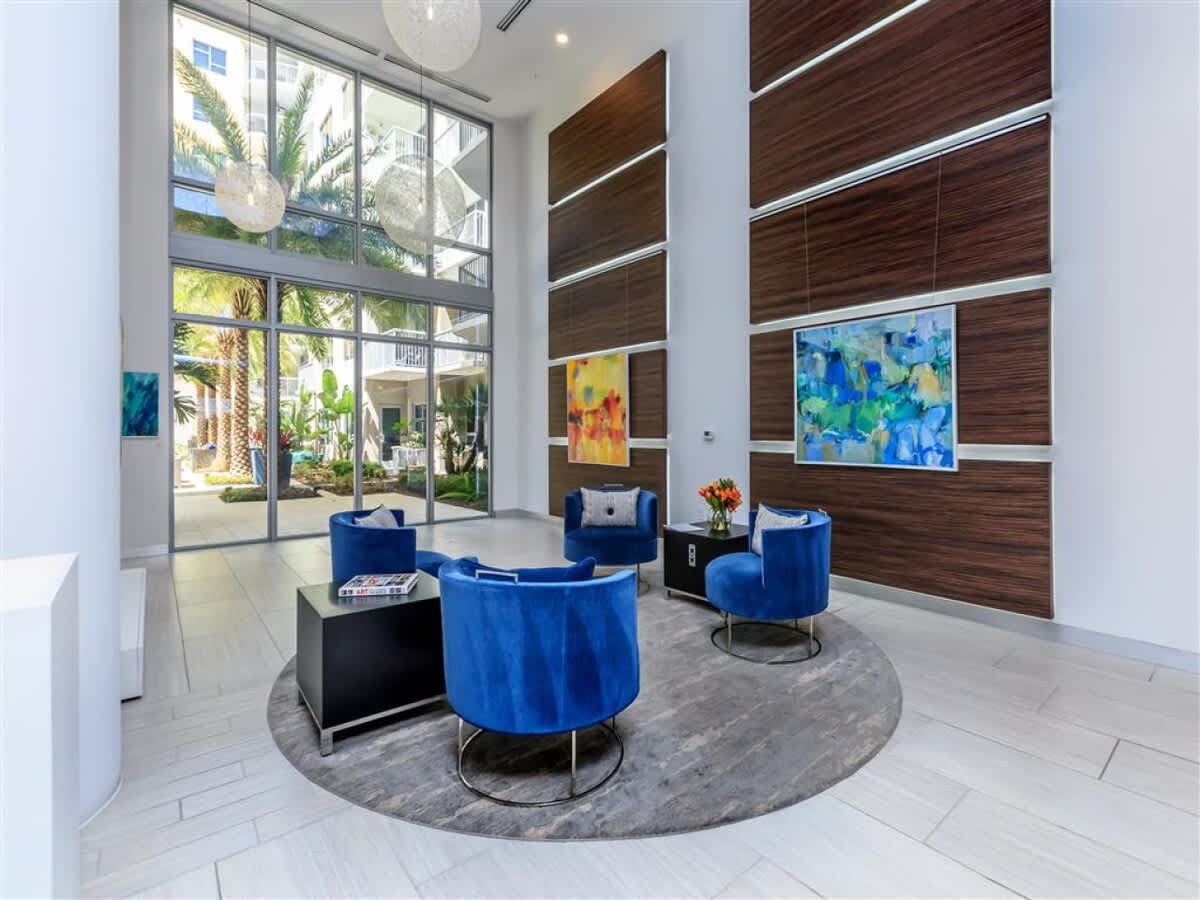 1 BR Luxury Living, Central Downtown St. Pete
