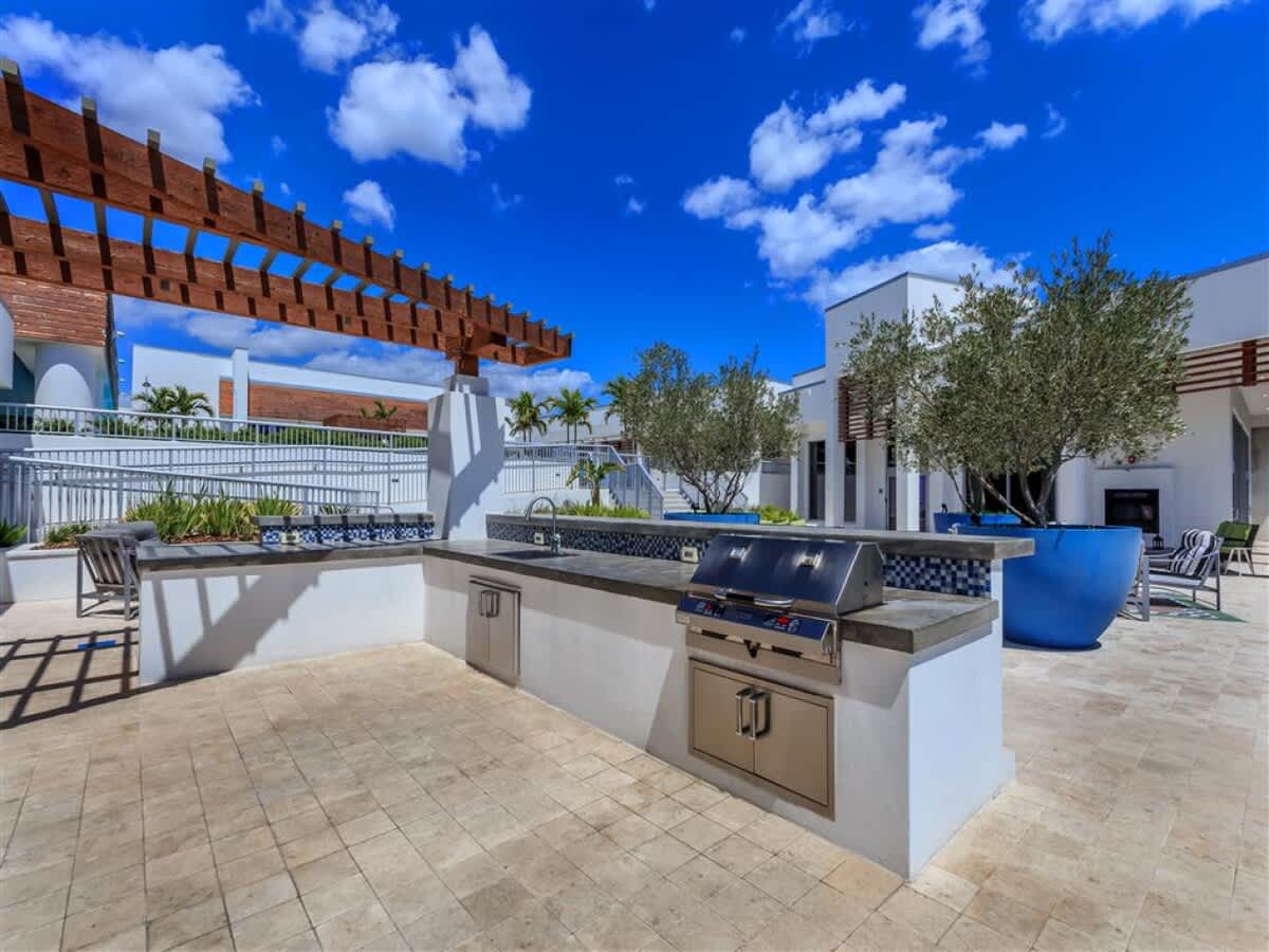 1 BR Luxury Living, Central Downtown St. Pete