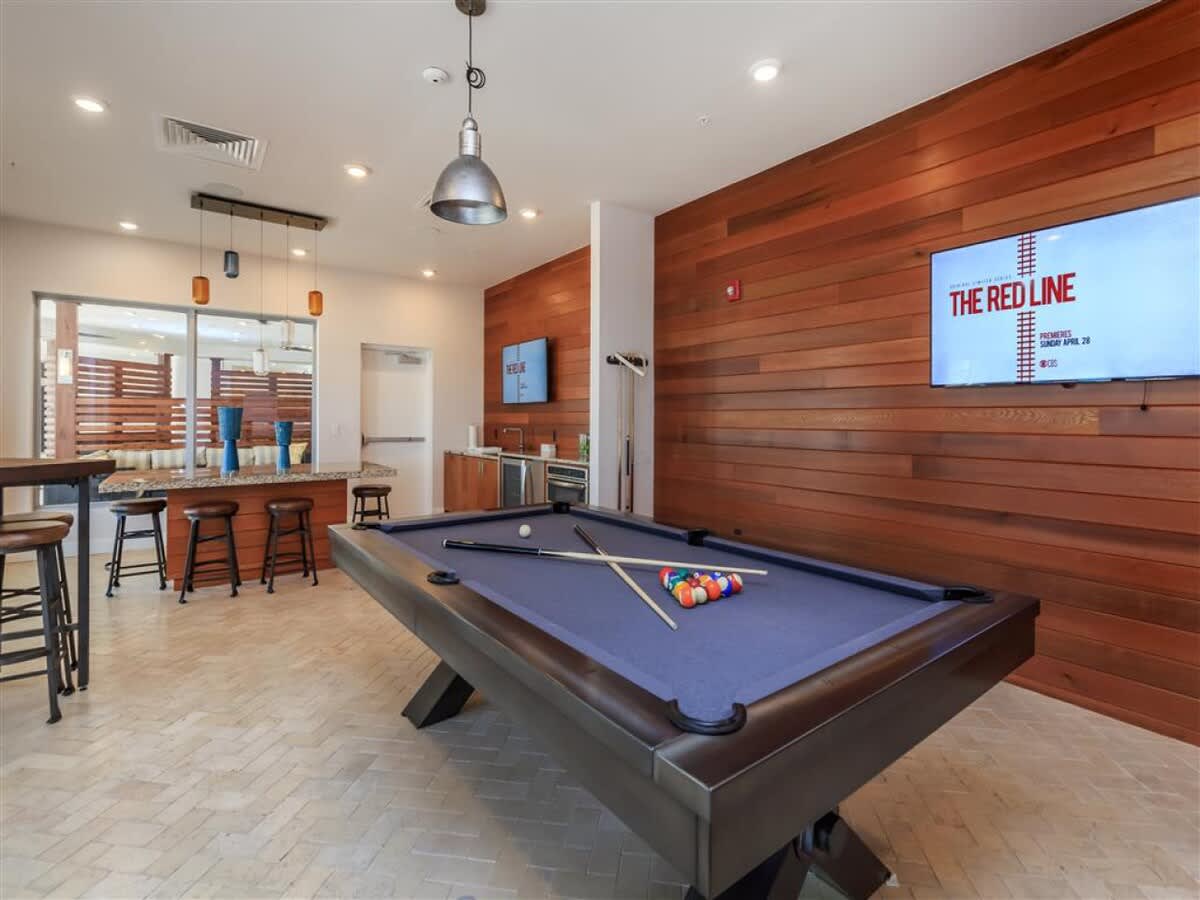 1 BR Luxury Living, Central Downtown St. Pete