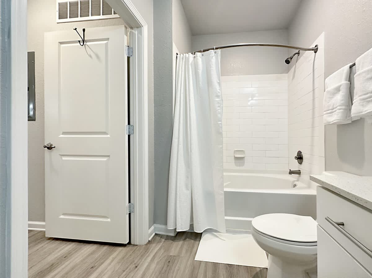 Luxury 1 BR in Clearwater, Upscale, Modern Amenities