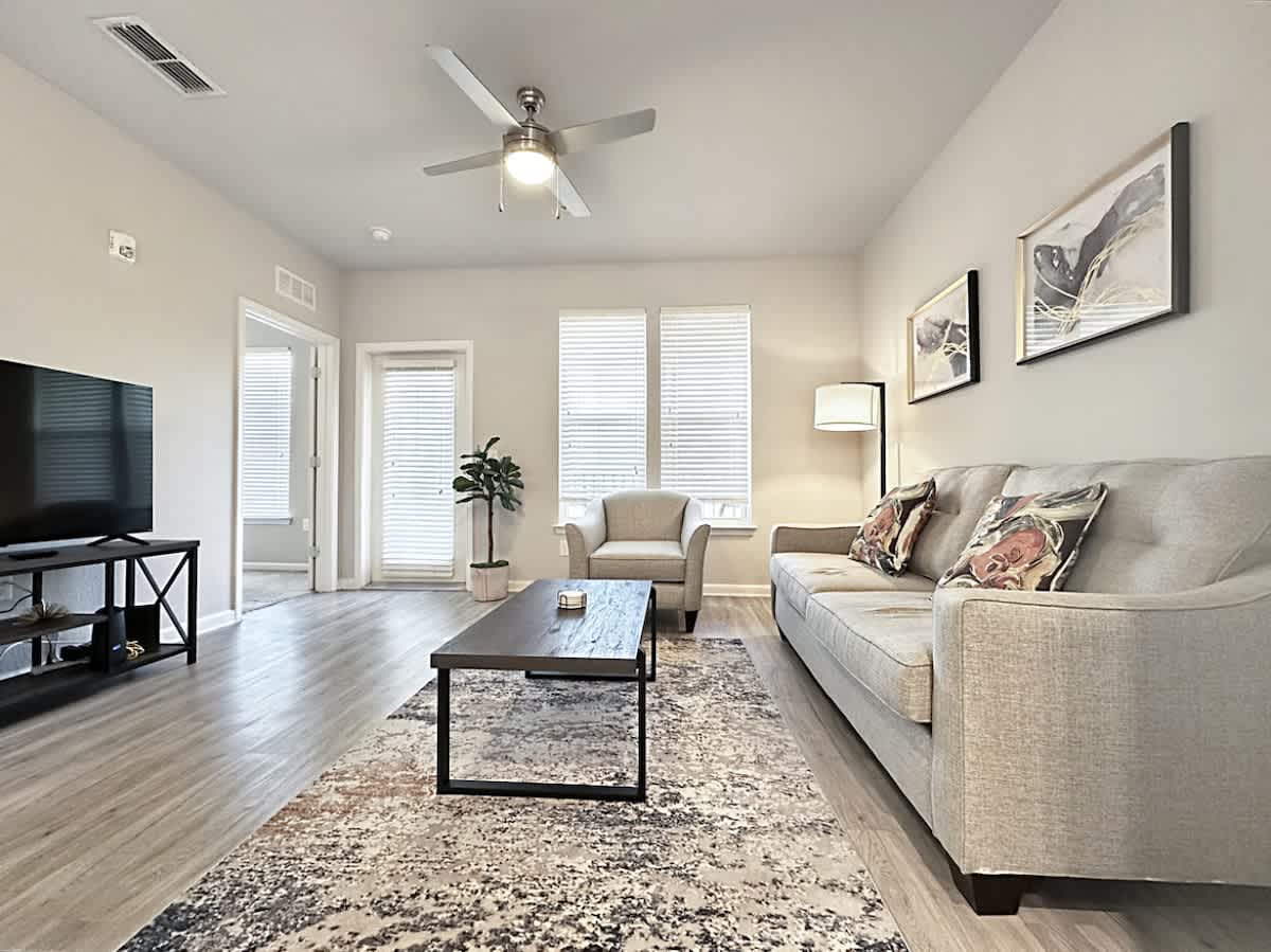 Luxury 1 BR Gated Clearwater Retreat w/ Pool & Gym