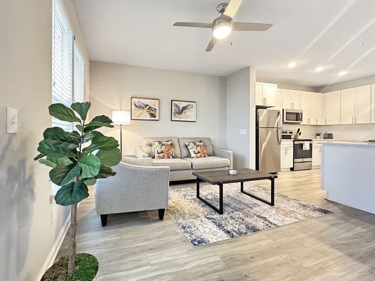 Luxury 1 BR Gated Clearwater Retreat w/ Pool & Gym