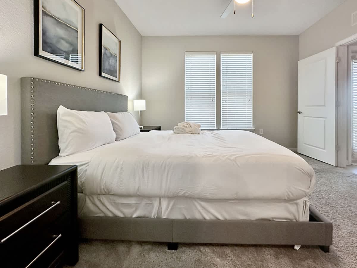 Luxury 1 BR Gated Clearwater Retreat w/ Pool & Gym