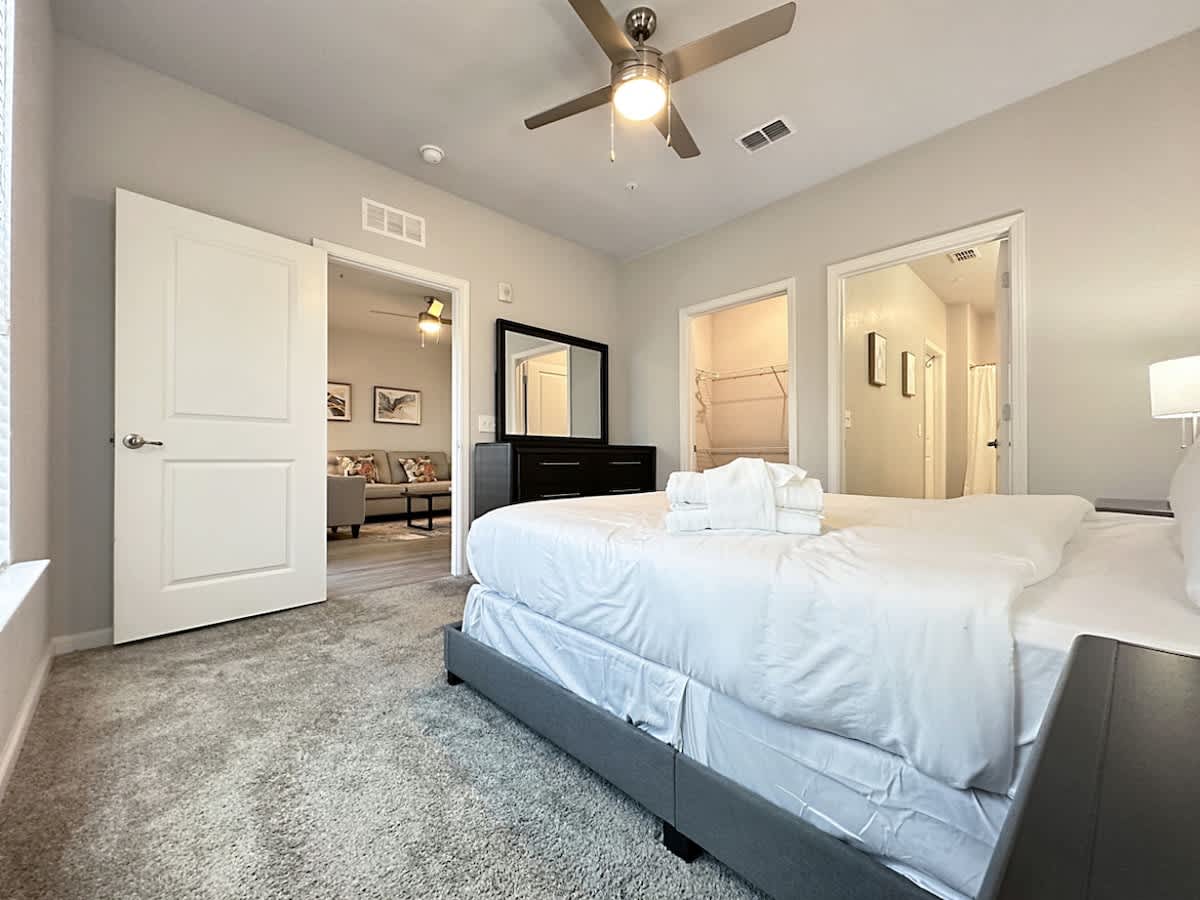 Luxury 1 BR Gated Clearwater Retreat w/ Pool & Gym