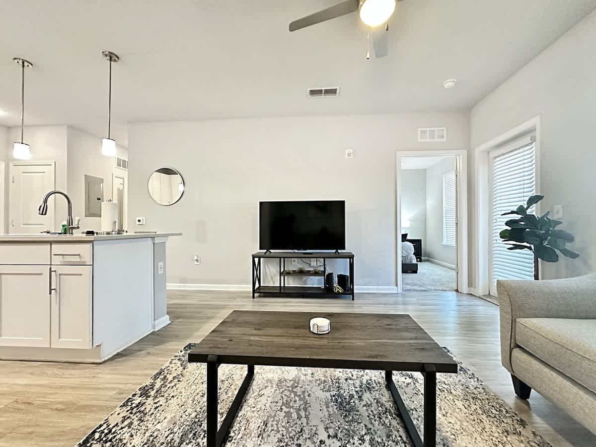 Luxury 1 BR Gated Clearwater Retreat w/ Pool & Gym