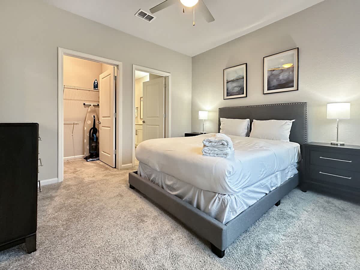 Luxury 1 BR Gated Clearwater Retreat w/ Pool & Gym