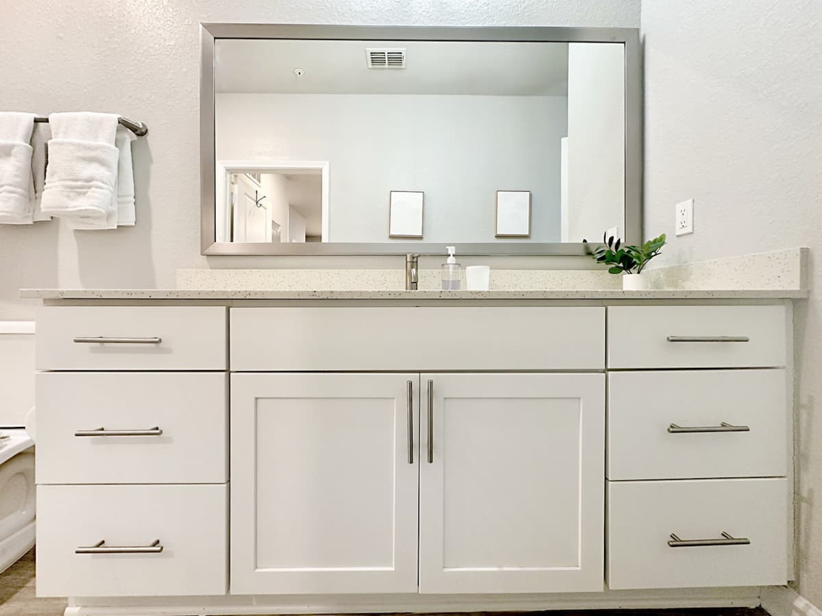 Luxury 1 BR Gated Clearwater Retreat w/ Pool & Gym