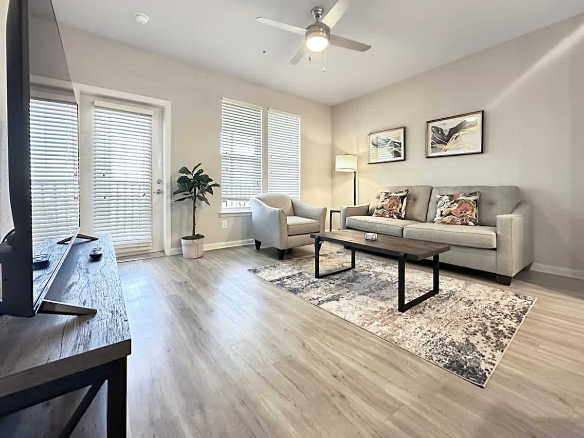 Luxury 1 BR Gated Clearwater Retreat w/ Pool & Gym