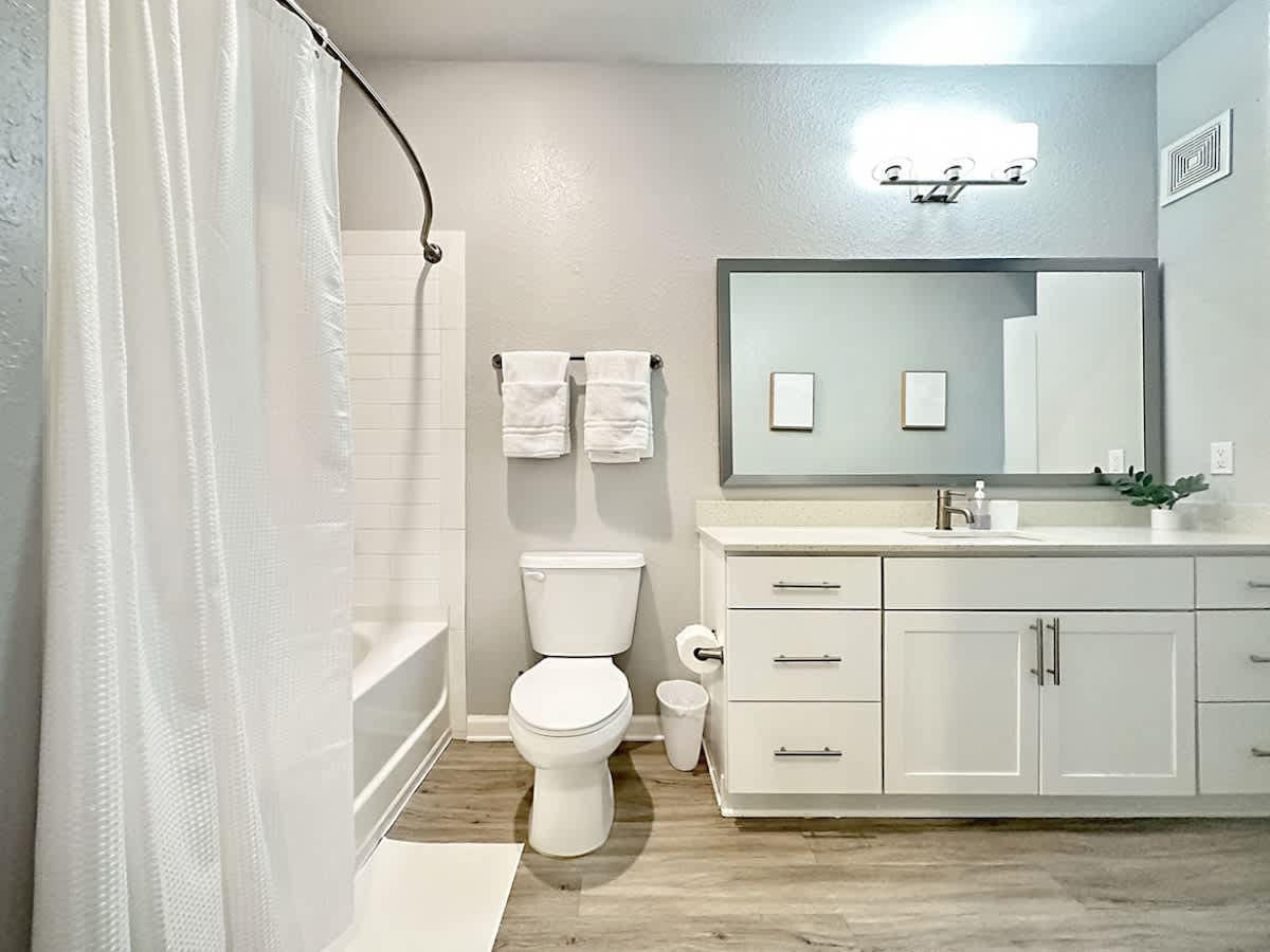 Luxury 1 BR Gated Clearwater Retreat w/ Pool & Gym