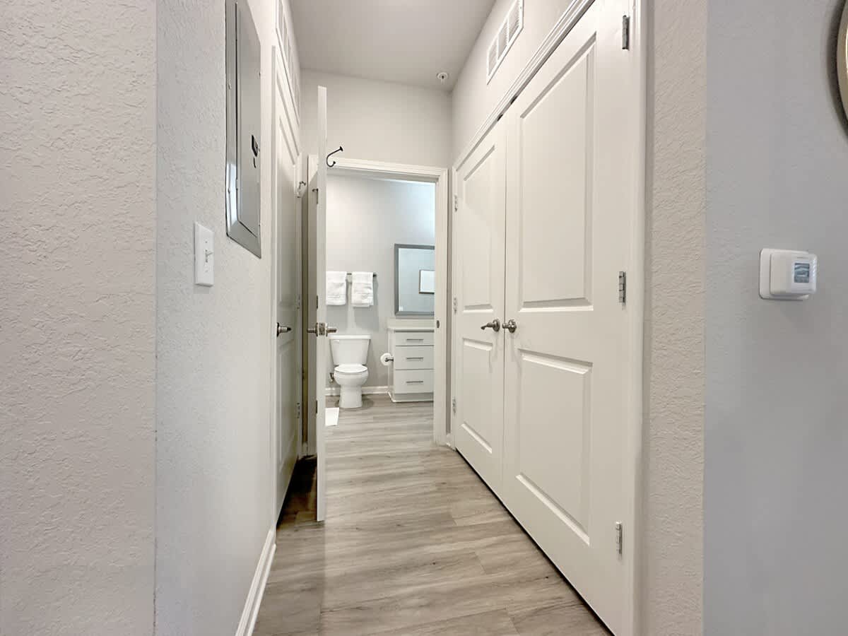 Luxury 1 BR Gated Clearwater Retreat w/ Pool & Gym