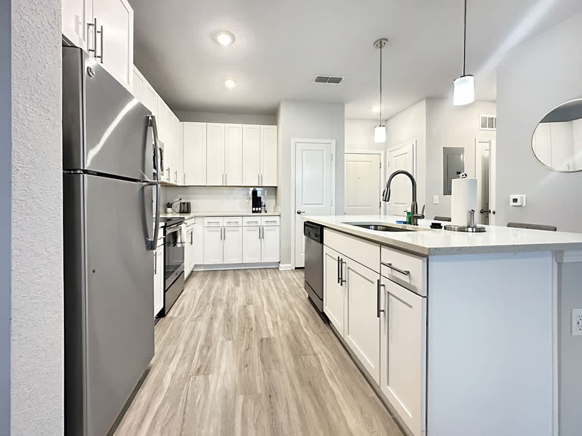 Luxury 1 BR Gated Clearwater Retreat w/ Pool & Gym