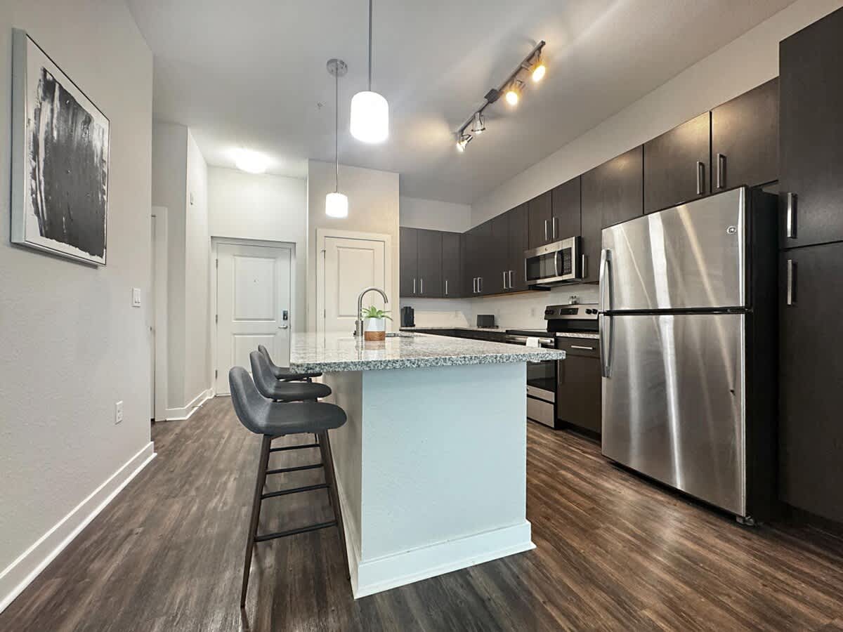 Luxury 1 BR with Courtyard Views, Downtown Tampa