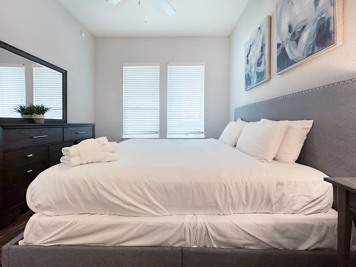 Luxury 1 BR with Courtyard Views, Downtown Tampa