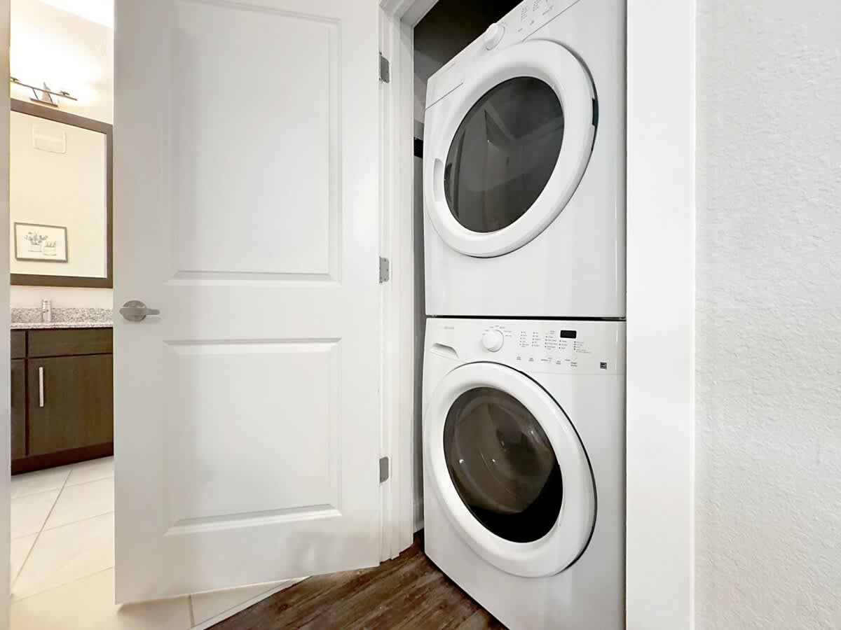 Luxury 1 BR with Courtyard Views, Downtown Tampa