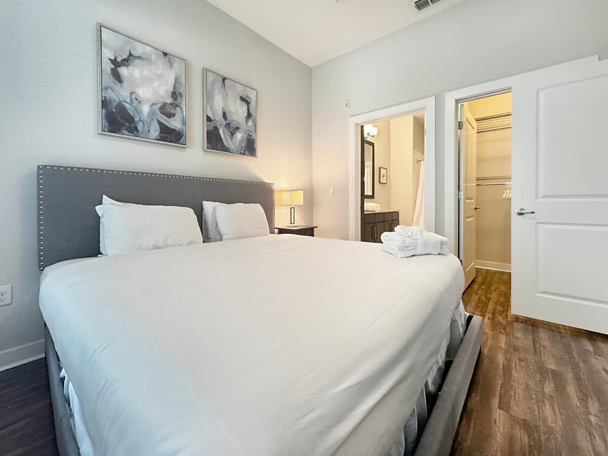 Luxury 1 BR with Courtyard Views, Downtown Tampa