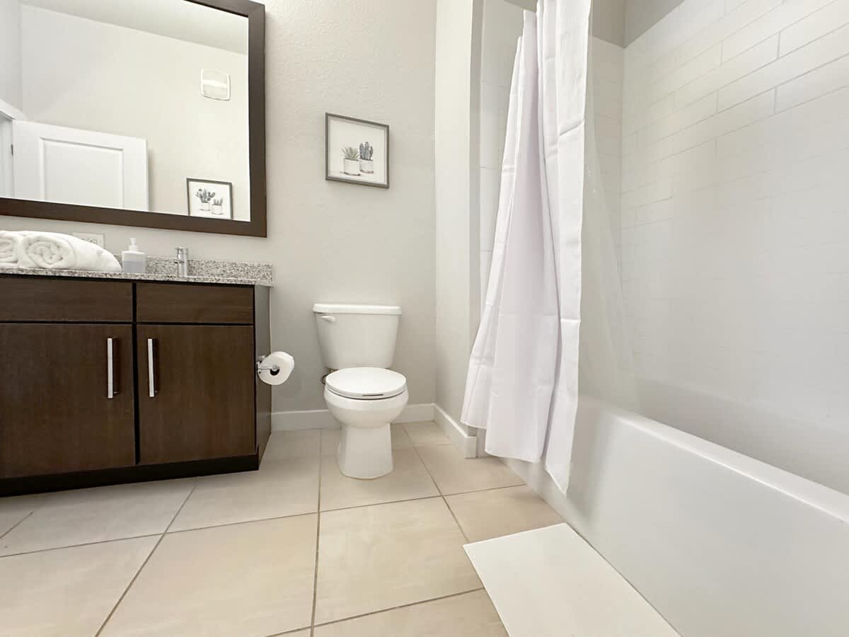 Luxury 1 BR with Courtyard Views, Downtown Tampa