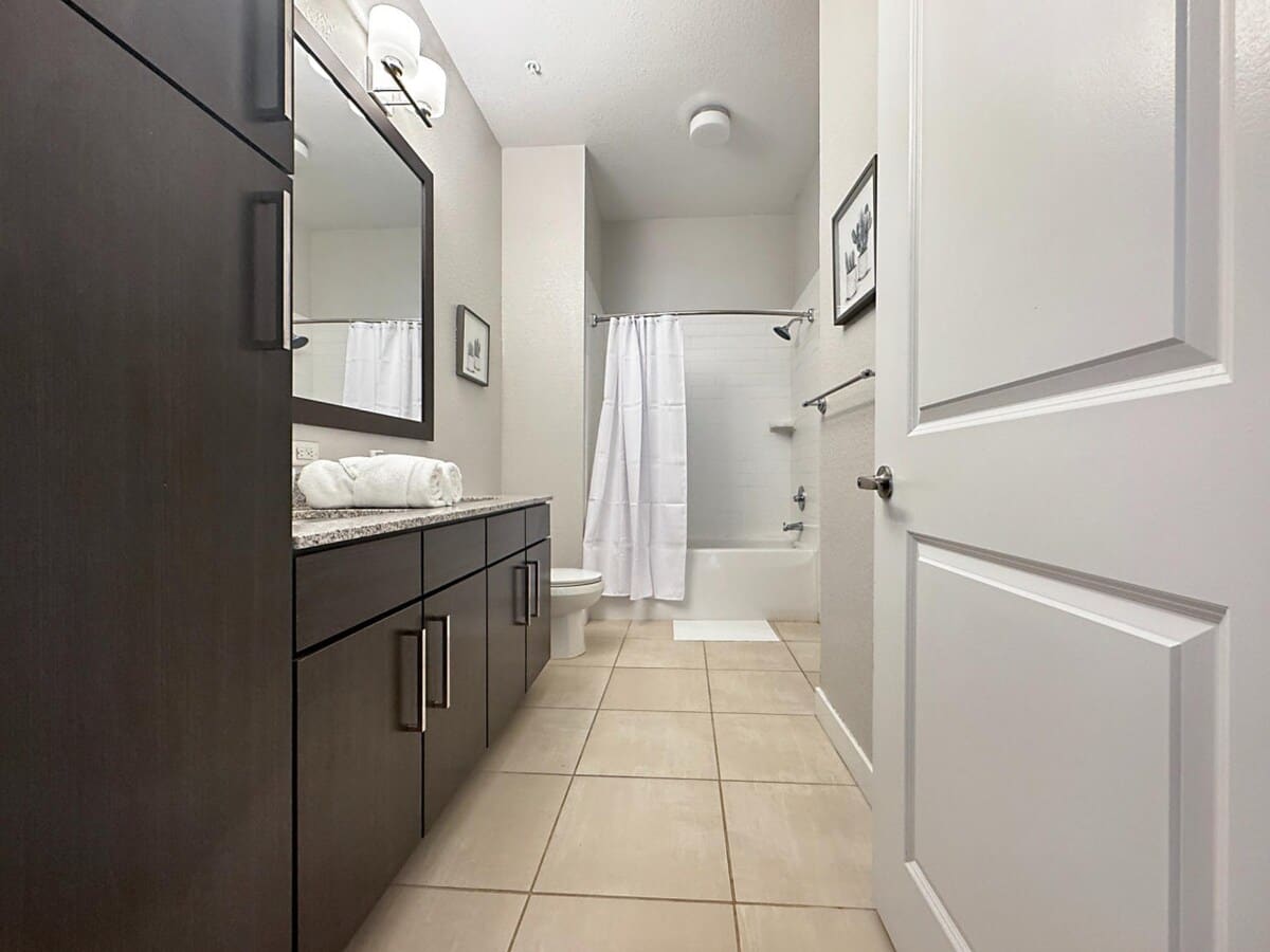 Luxury 1 BR with Courtyard Views, Downtown Tampa