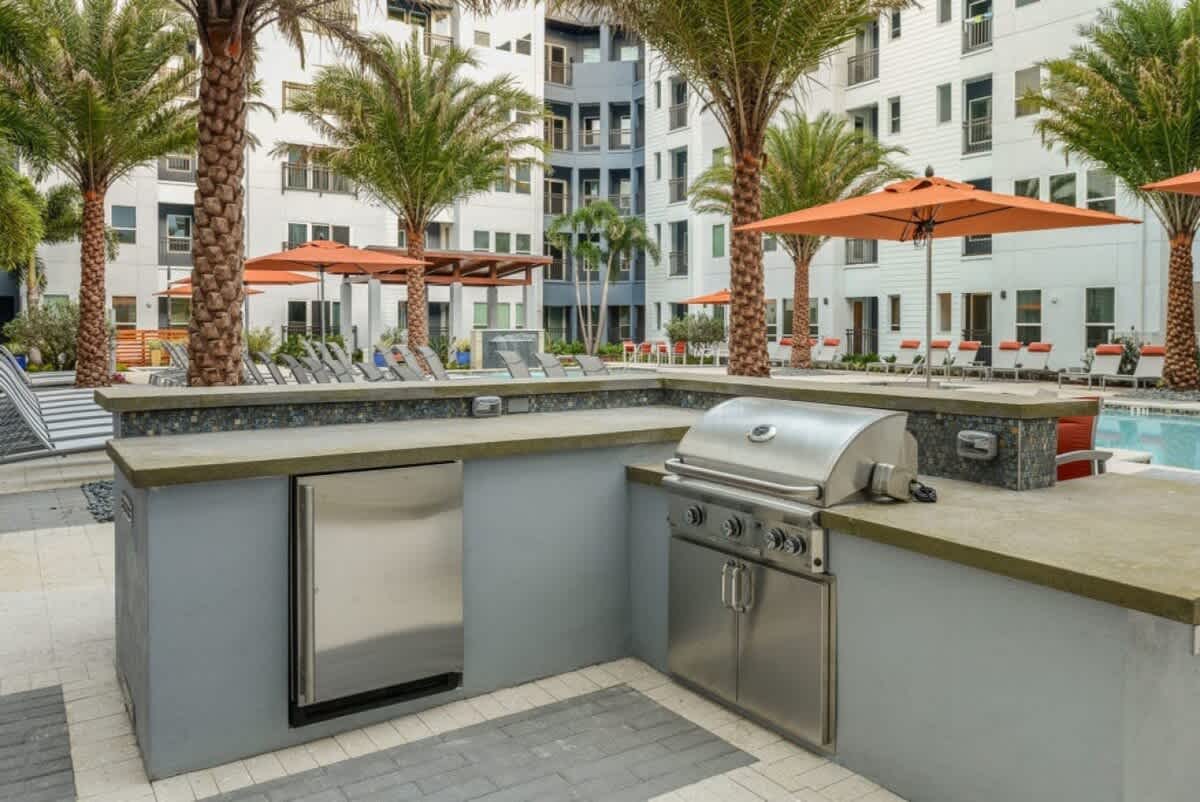 Luxury 1 BR with Courtyard Views, Downtown Tampa