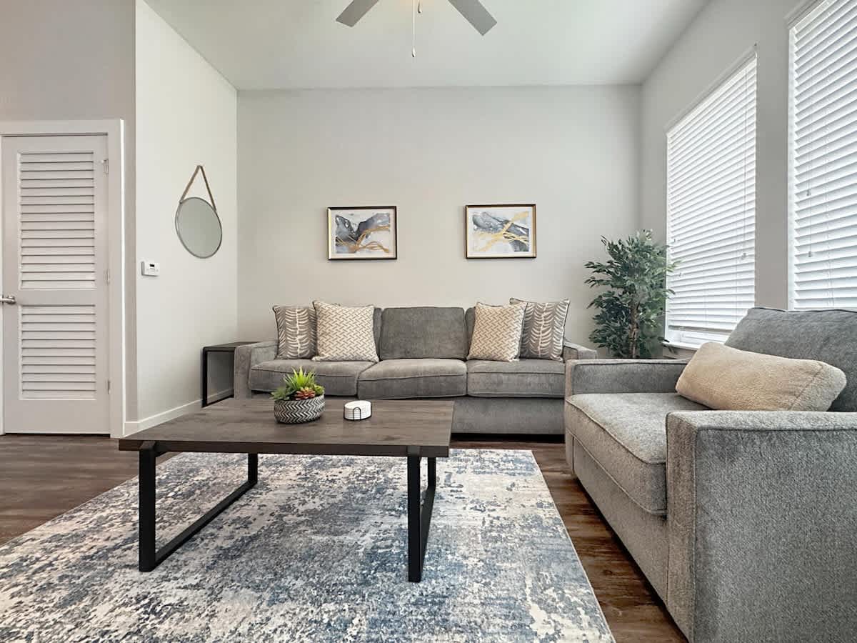 Luxury 1 BR with Courtyard Views, Downtown Tampa
