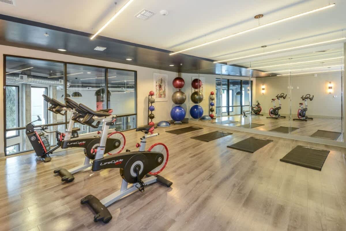 Luxury 1 BR with Courtyard Views, Downtown Tampa