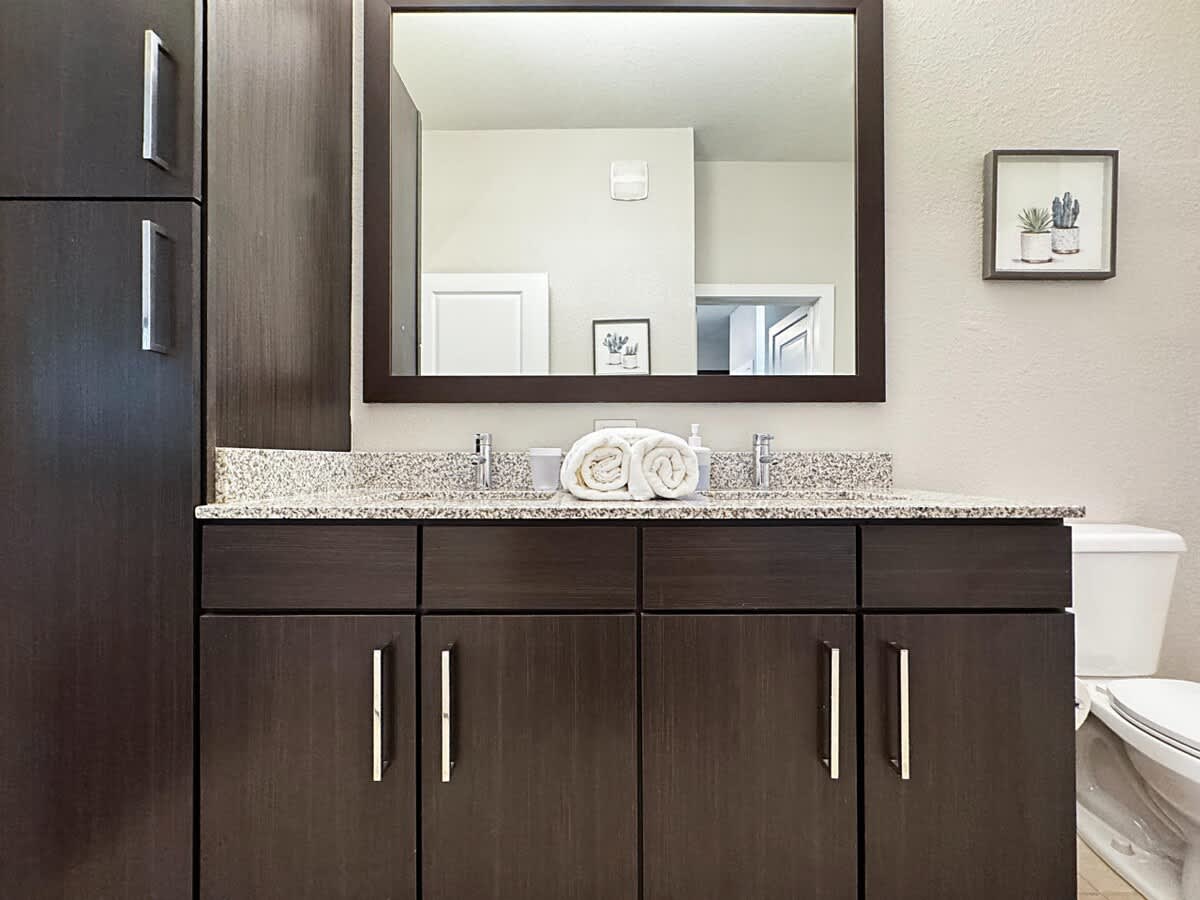 Luxury 1 BR with Courtyard Views, Downtown Tampa
