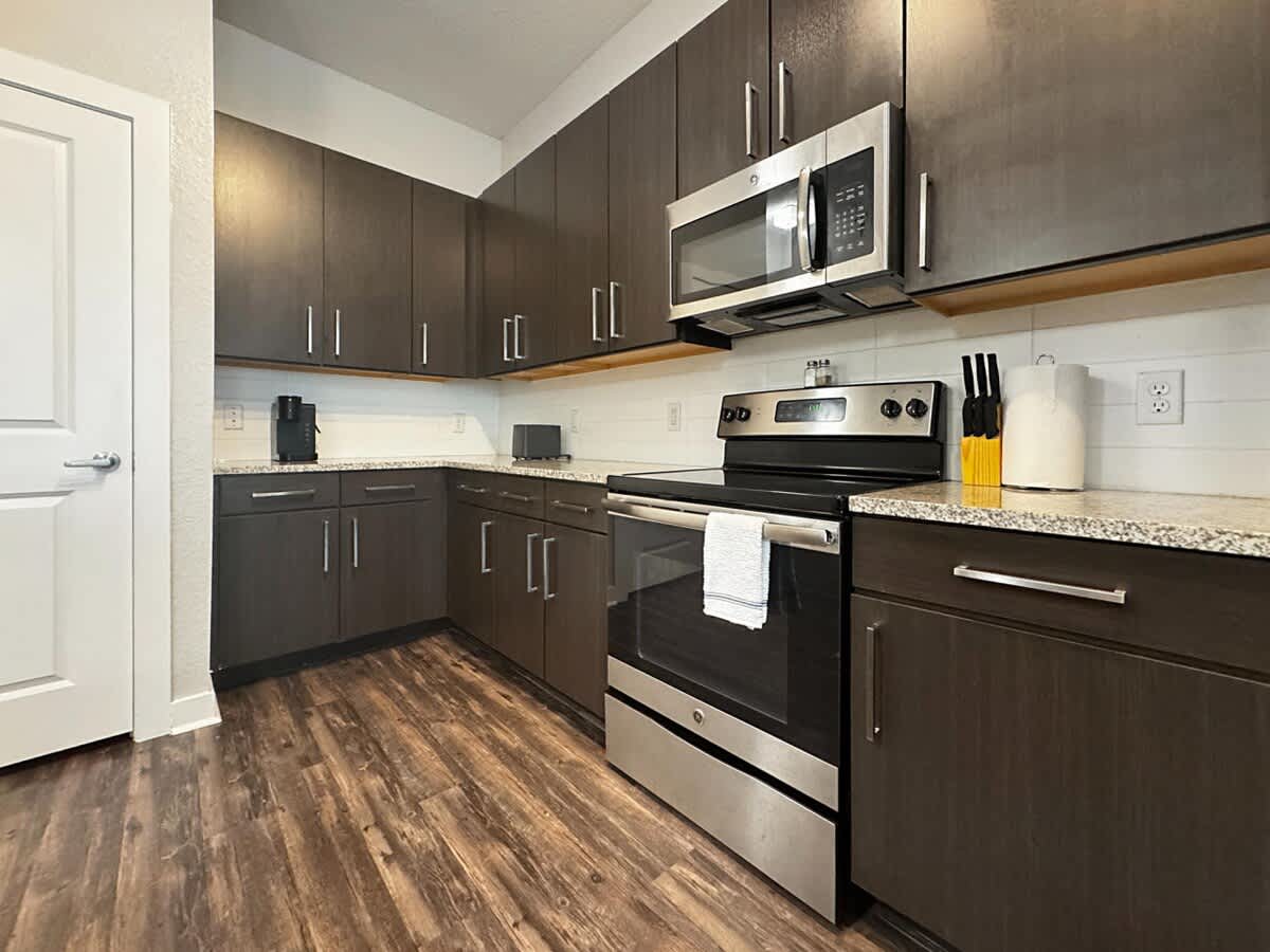 Luxury 1 BR with Courtyard Views, Downtown Tampa