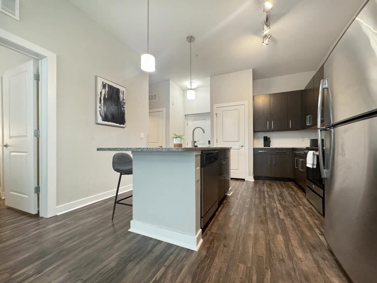 Luxury 1 BR with Courtyard Views, Downtown Tampa