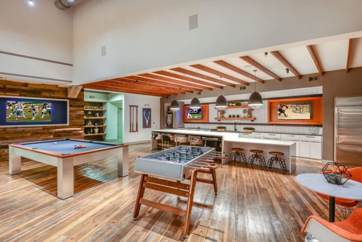 Luxury 1 BR with Courtyard Views, Downtown Tampa