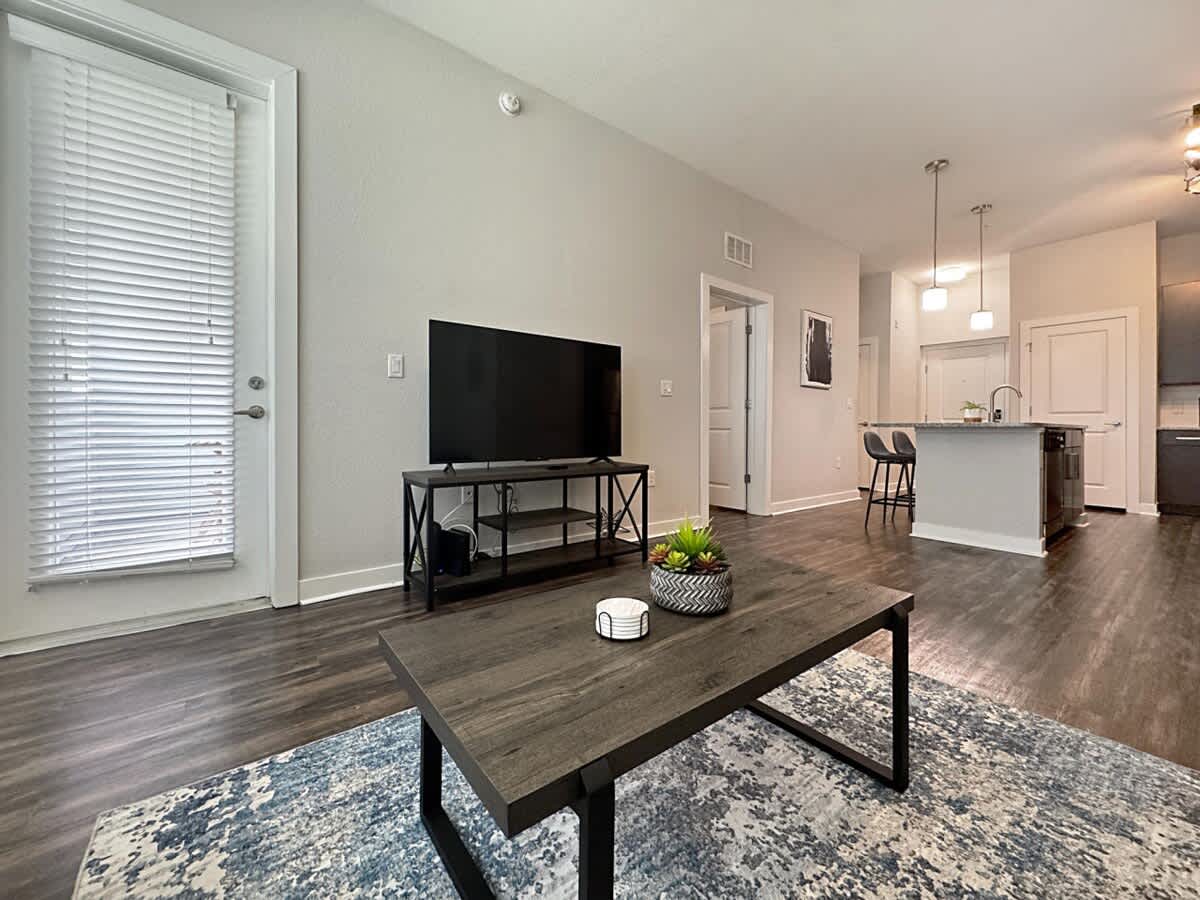 Luxury 1 BR with Courtyard Views, Downtown Tampa