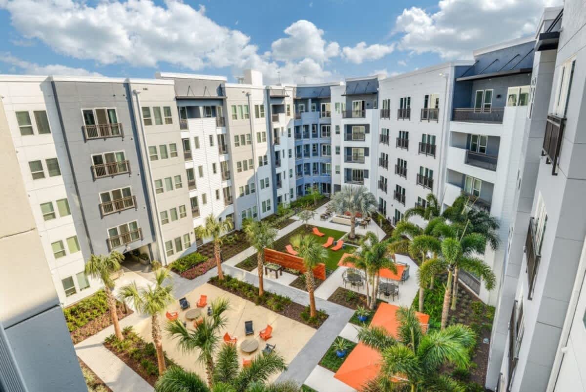 Luxury 1 BR with Courtyard Views, Downtown Tampa