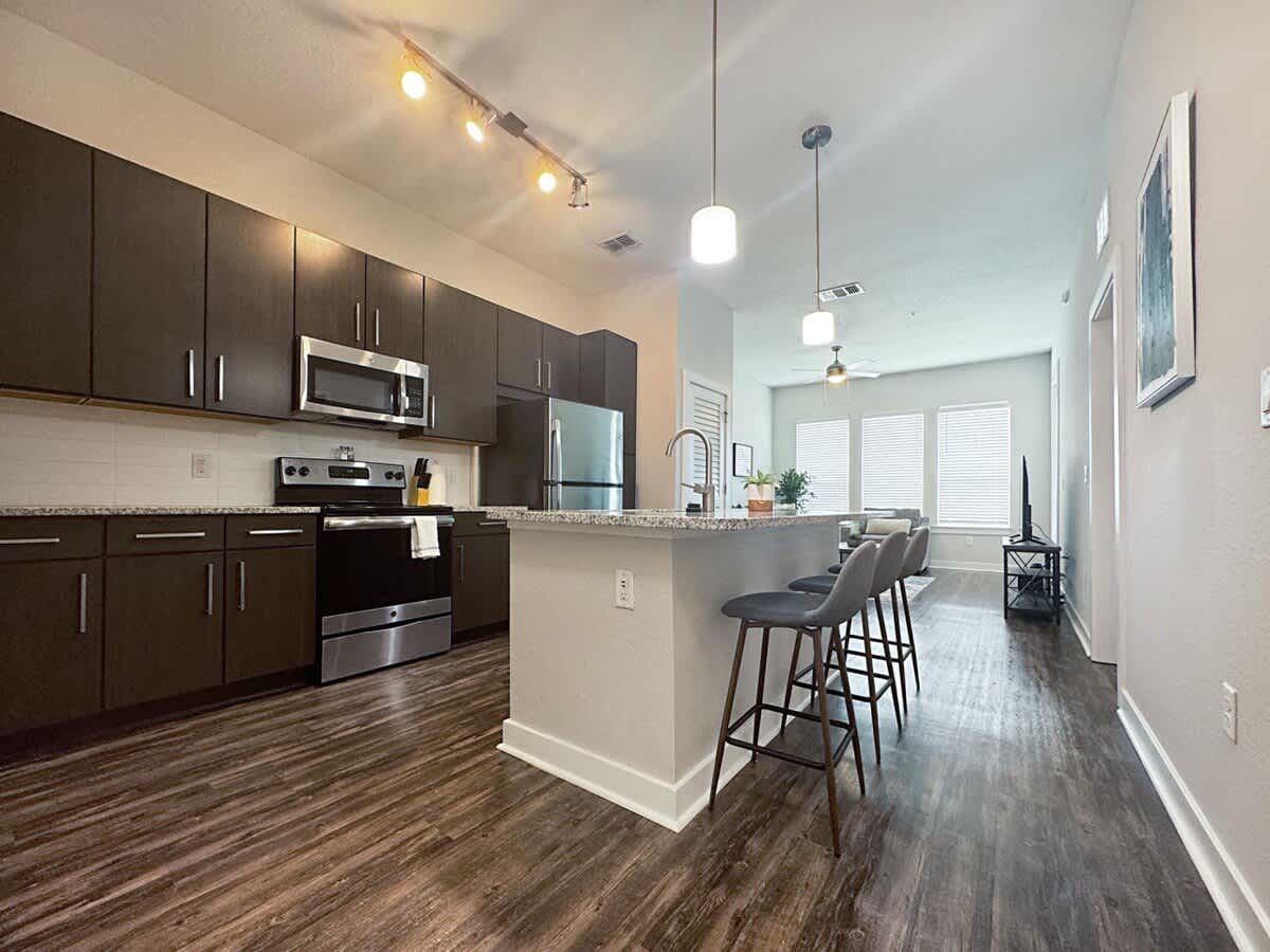 Luxury 1 BR with Courtyard Views, Downtown Tampa