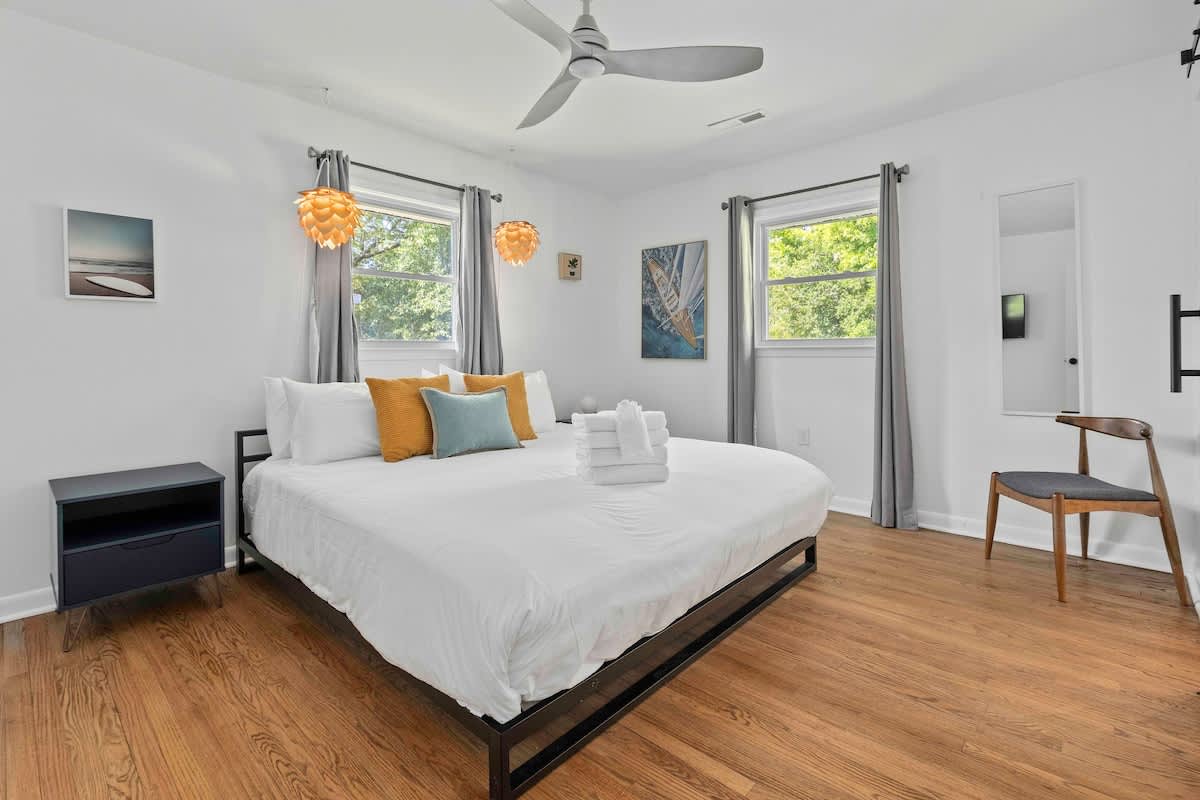 Primary King w/ En Suite Bathroom Room #3