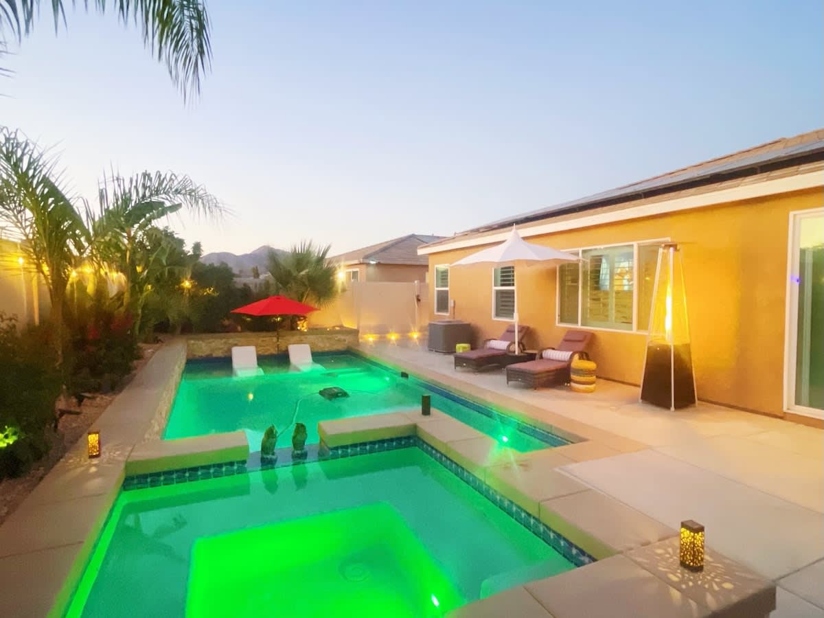 Pool & Jacuzzi 