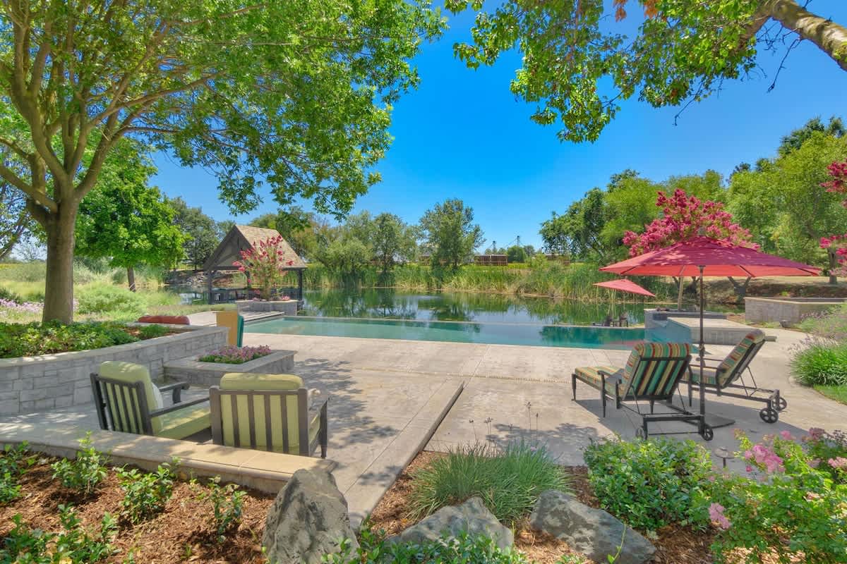 Lake Cottage House with Pool at UC Davis - Picture 1