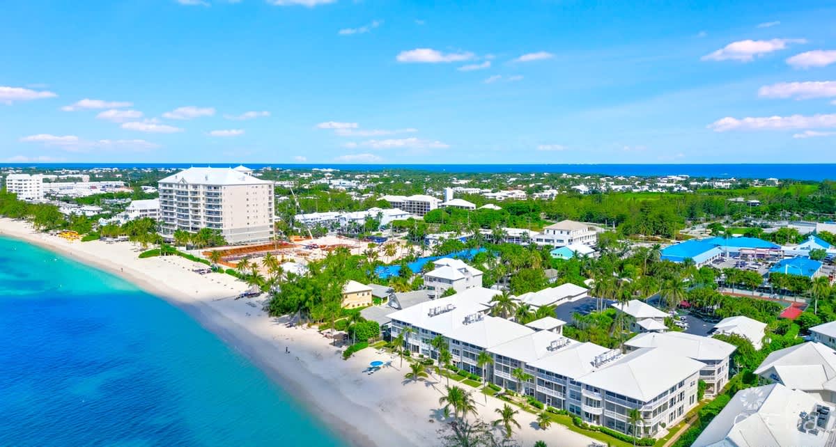 Lux 7 Mile Beach 3bdr Condo w/ Pool Hottub +Tennis — Seven Mile Beach, Grand Cayman — vacation rental