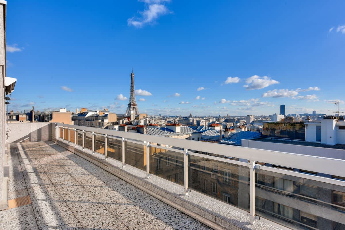 Splendide terrasse avec vue Tour Eiffel  — Paris, Île-de-France — vacation rental