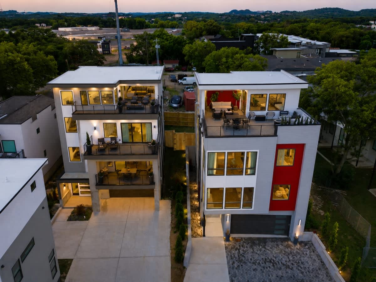 2 Ultra Lux Homes, Sleeps 24, Hot Tub & Rooftops