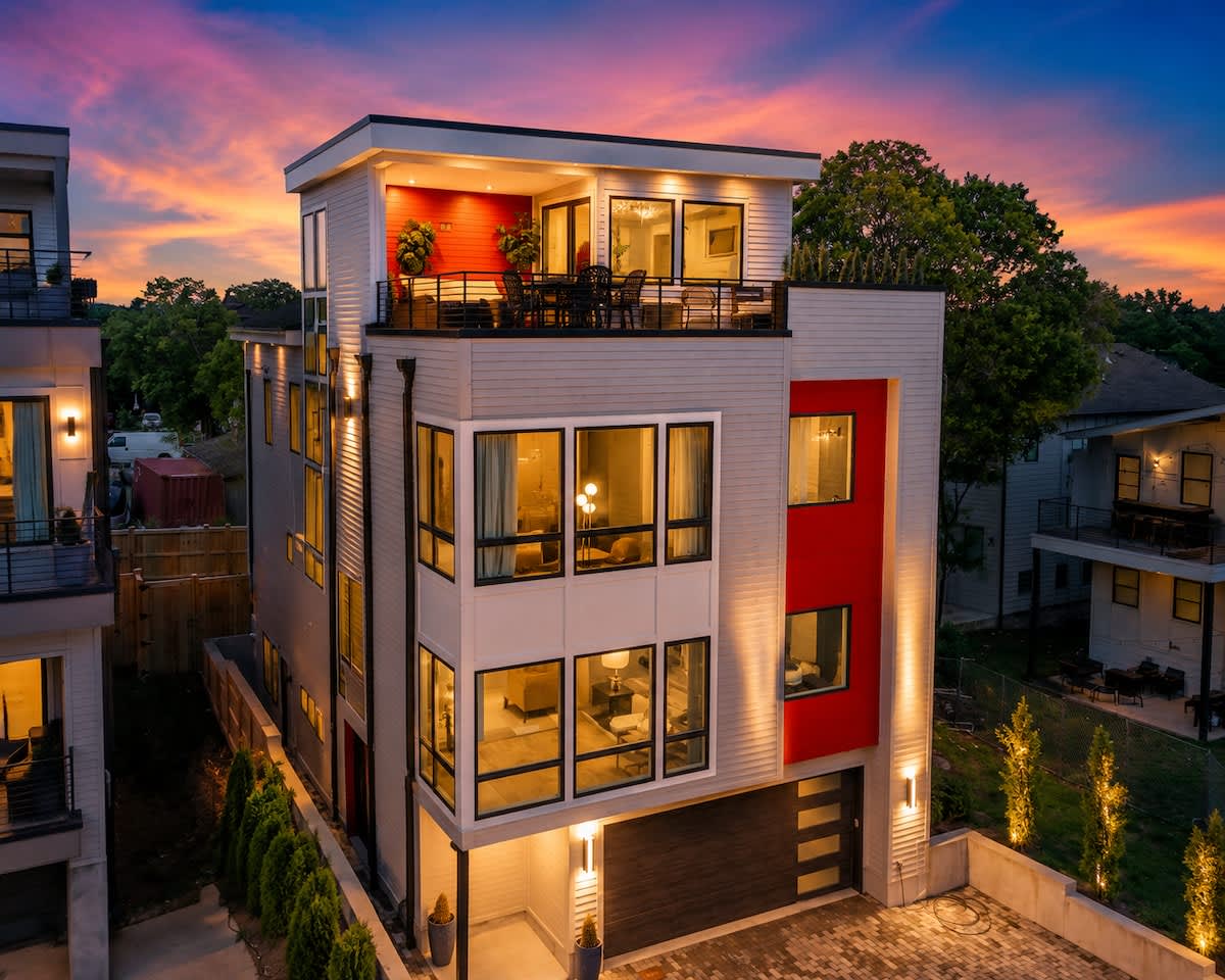 2 Ultra Lux Homes, Sleeps 24, Hot Tub & Rooftops