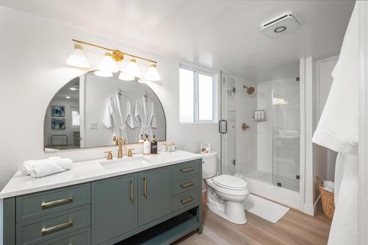 The South Bay Retreat - 8 Min Drive to the Beach