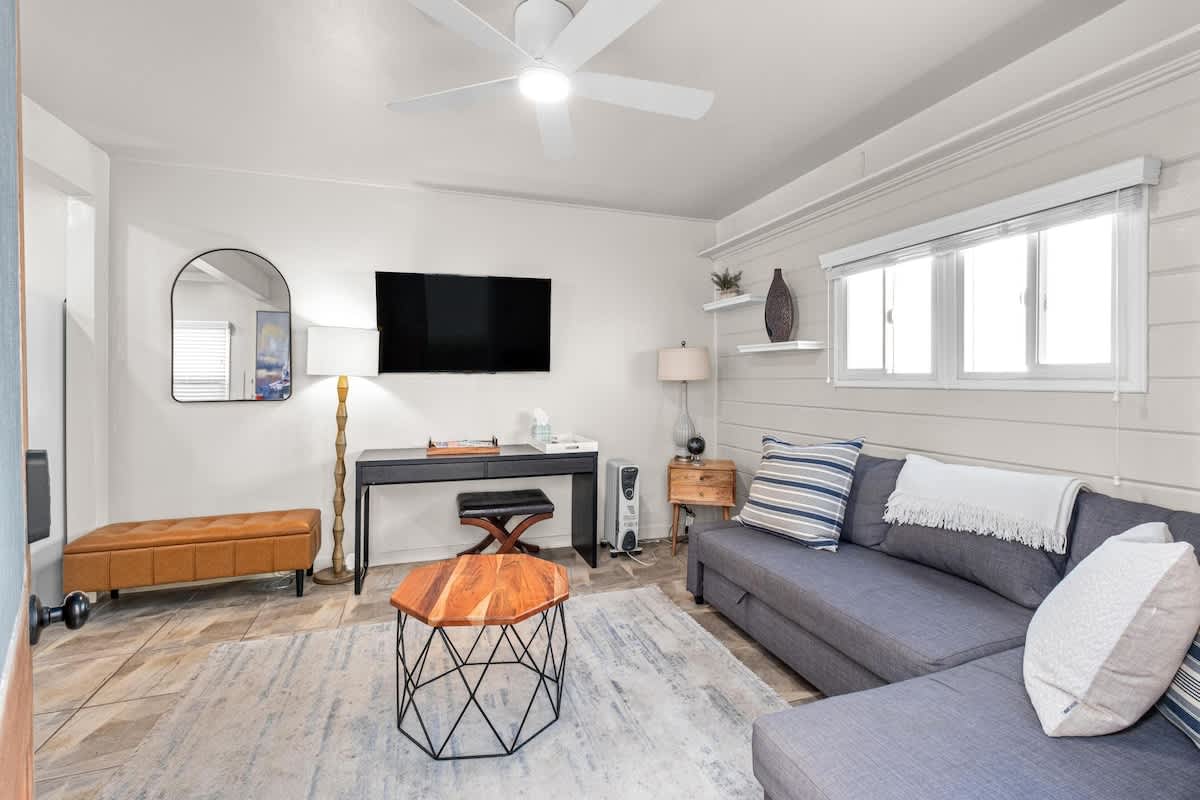Charming Beachside Apt with Laundry, Steps to Shore!