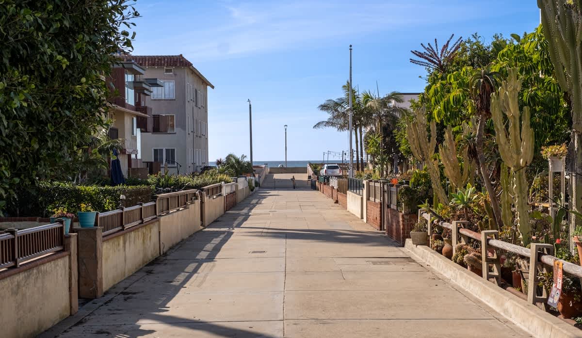 Charming Beachside Apt with Laundry, Steps to Shore!