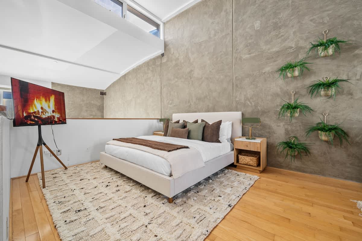 Gaslamp Row House - Sleeps 8, Private Garage, AC