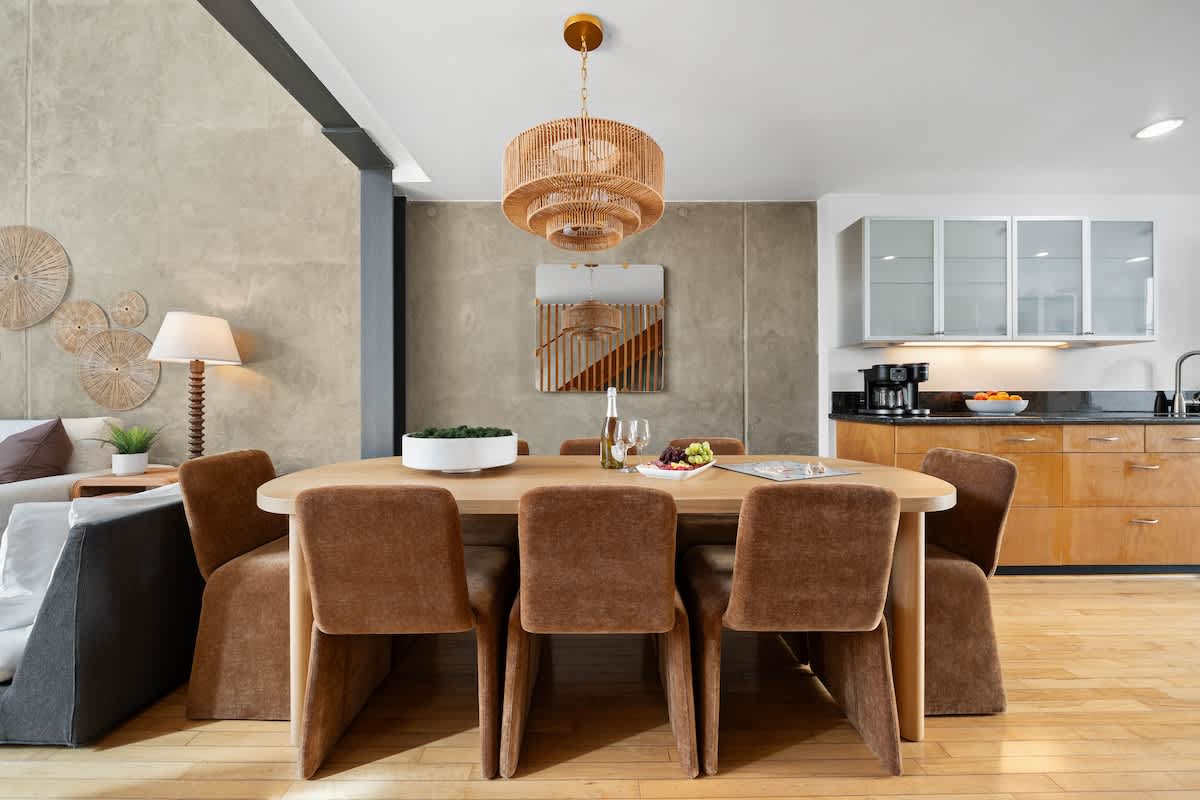 Gaslamp Row House - Sleeps 8, Private Garage, AC
