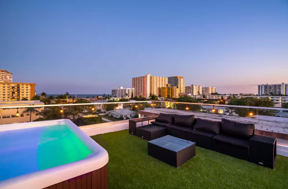 Peak Villa | Pompano Beach Retreat | Pool | Jacuzzi — Pompano Beach, FL — vacation rental
