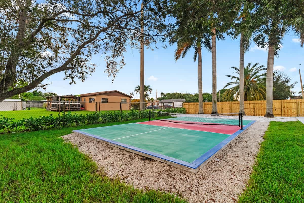 Pickleball Oasis • Container Pool • Near Hard Rock — Miami Gardens, FL — vacation rental