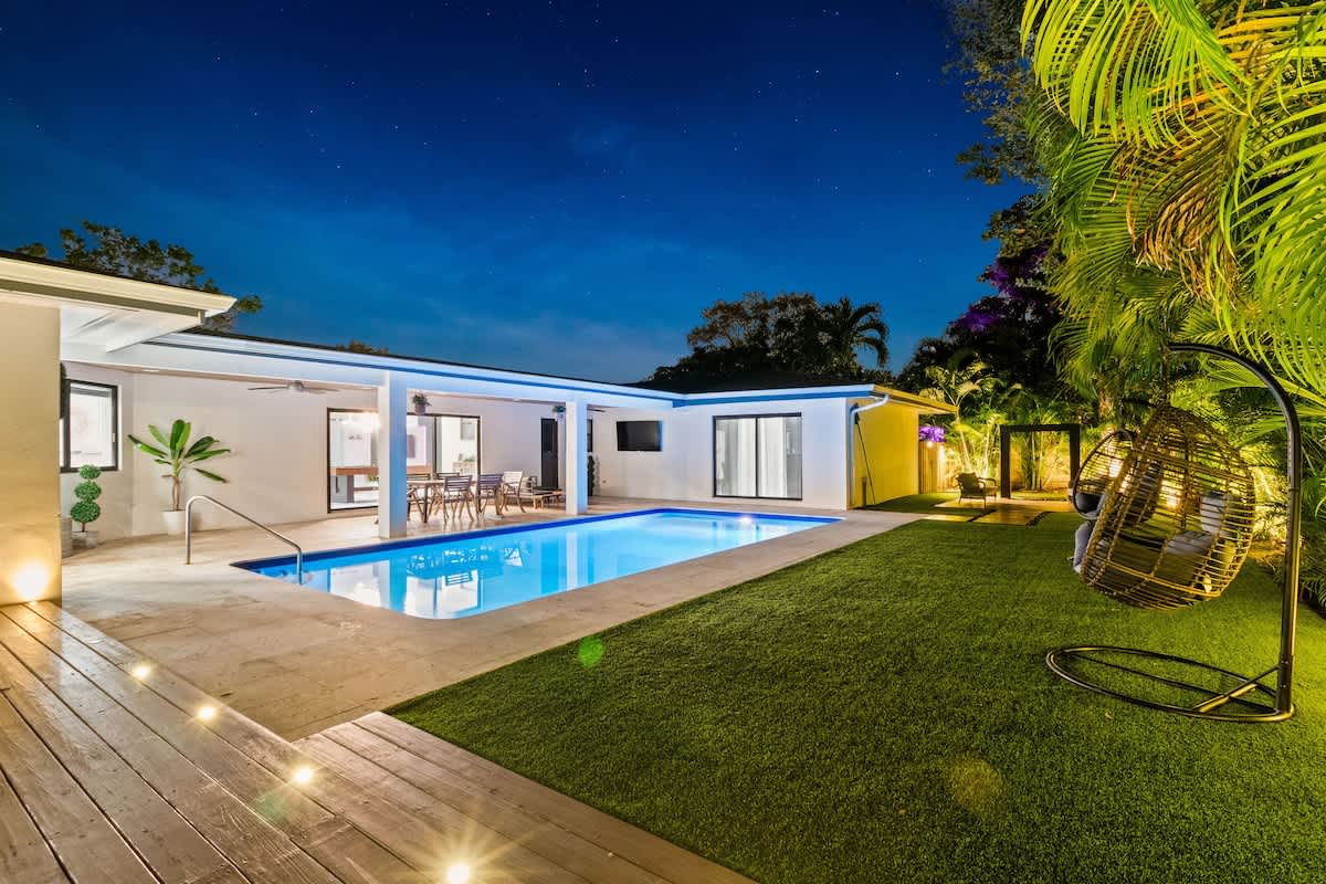 Villa Anguila ~ Pickle ball Court~Terrace ~ Pool — Miami, FL — vacation rental